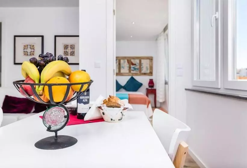 T2 Tiles Apartment Estoril