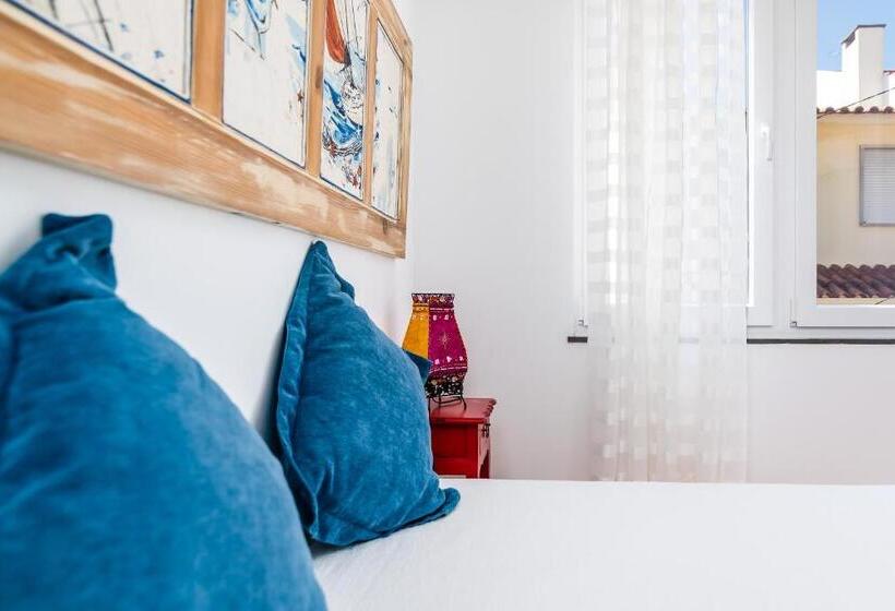 T2 Tiles Apartment Estoril