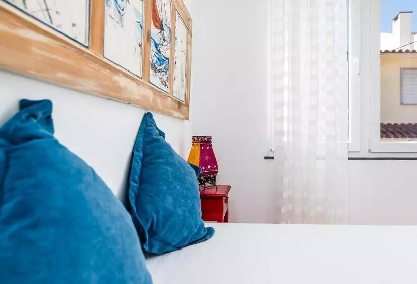 T2 Tiles Apartment Estoril