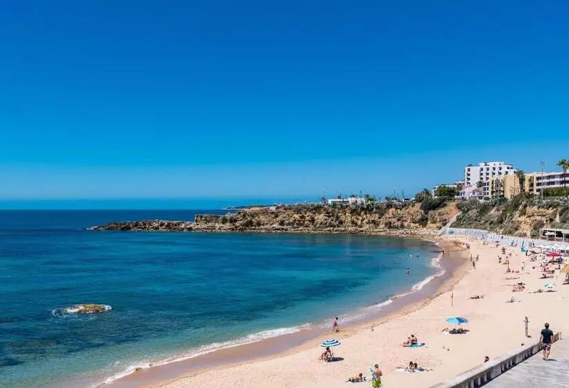 T2 Tiles Apartment Estoril