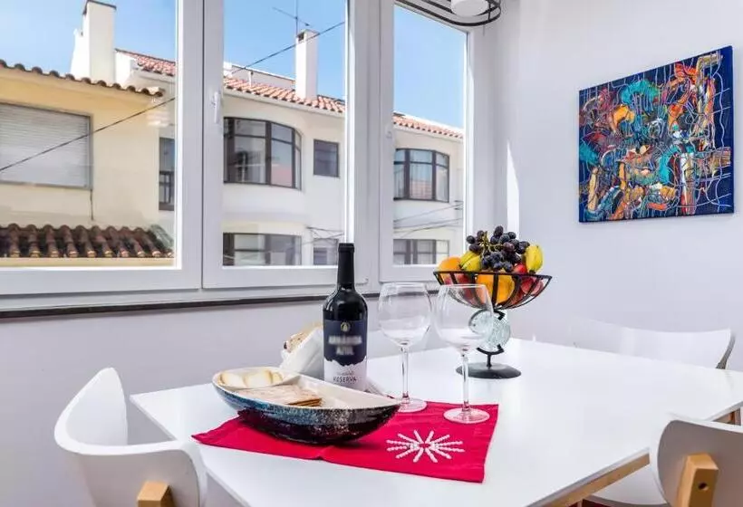 T2 Tiles Apartment Estoril