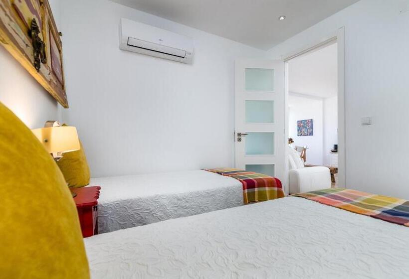 T2 Tiles Apartment Estoril