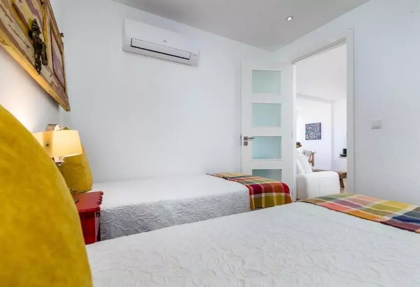 T2 Tiles Apartment Estoril