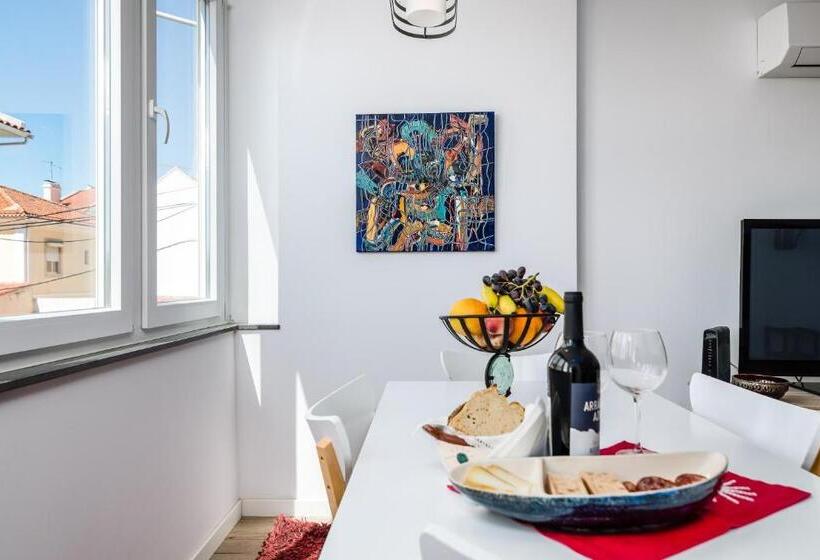 T2 Tiles Apartment Estoril