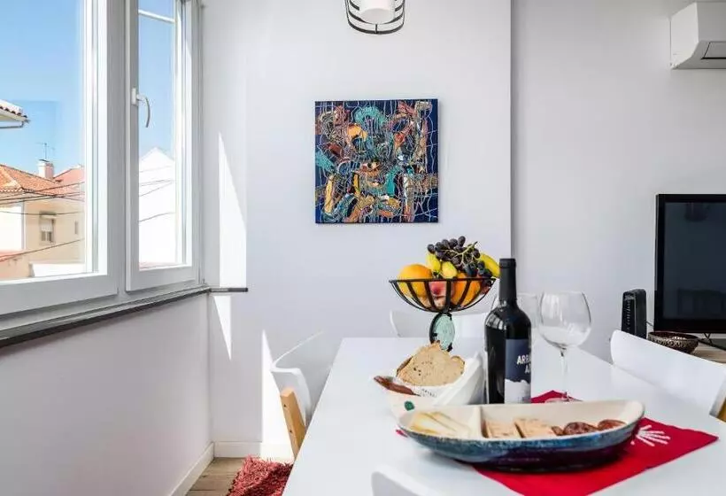 T2 Tiles Apartment Estoril