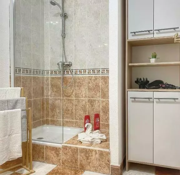 Centre Ville Au Calme , Parking Privé Intérieur Car Et Bike