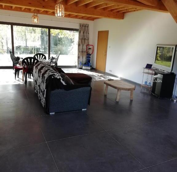 Florennes Gîte Neuf 150 M2 Devant Un Grand Lac Privé De 2 Hectares Poissonneux Au Milieu Des Bois