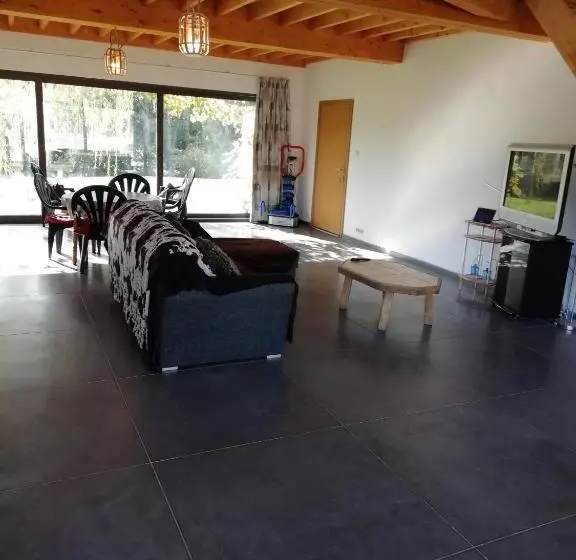 Florennes Gîte Neuf 150 M2 Devant Un Grand Lac Privé De 2 Hectares Poissonneux Au Milieu Des Bois