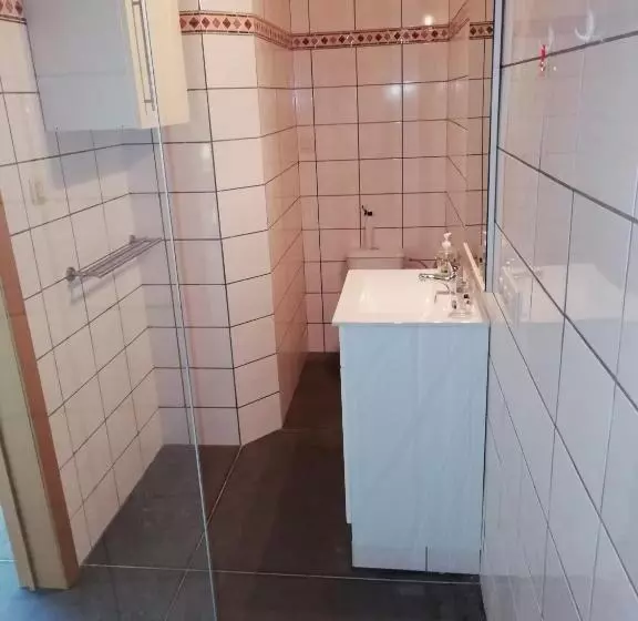 Florennes Gîte Neuf 150 M2 Devant Un Grand Lac Privé De 2 Hectares Poissonneux Au Milieu Des Bois