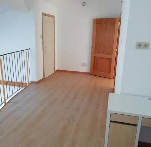 Florennes Gîte Neuf 150 M2 Devant Un Grand Lac Privé De 2 Hectares Poissonneux Au Milieu Des Bois