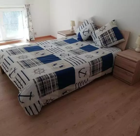 Florennes Gîte Neuf 150 M2 Devant Un Grand Lac Privé De 2 Hectares Poissonneux Au Milieu Des Bois