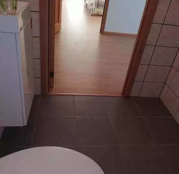 Florennes Gîte Neuf 150 M2 Devant Un Grand Lac Privé De 2 Hectares Poissonneux Au Milieu Des Bois