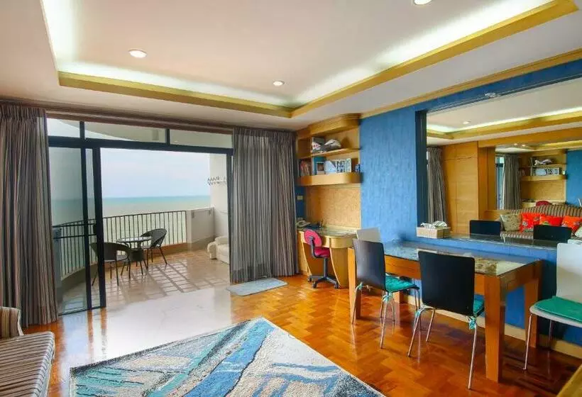 Cha Am Beach Club