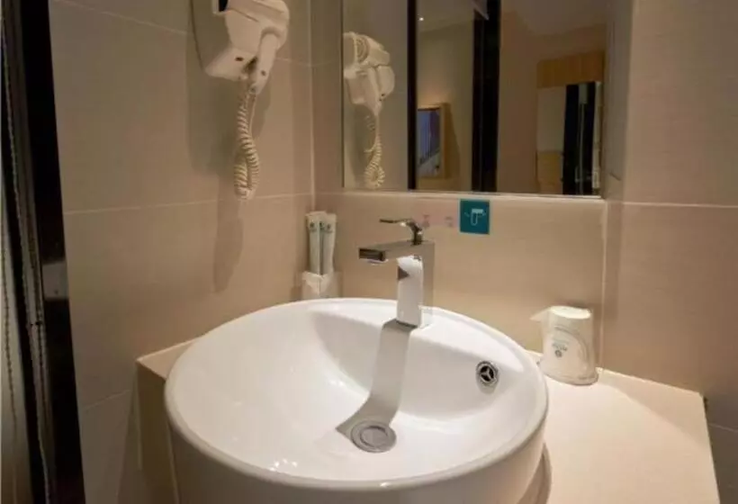 Hotelli City Comfort Inn Liuzhou Wuxing Walking Street