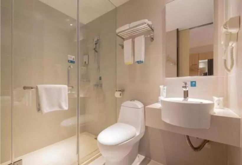 Hotelli City Comfort Inn Liuzhou Wuxing Walking Street