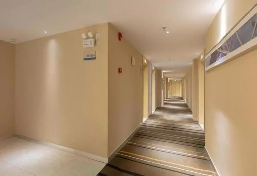 Hotelli City Comfort Inn Liuzhou Wuxing Walking Street