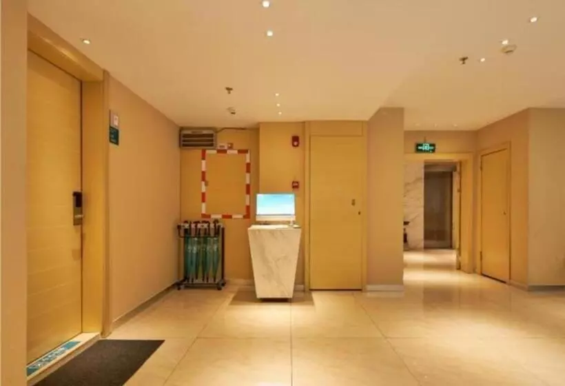 Hotelli City Comfort Inn Liuzhou Wuxing Walking Street