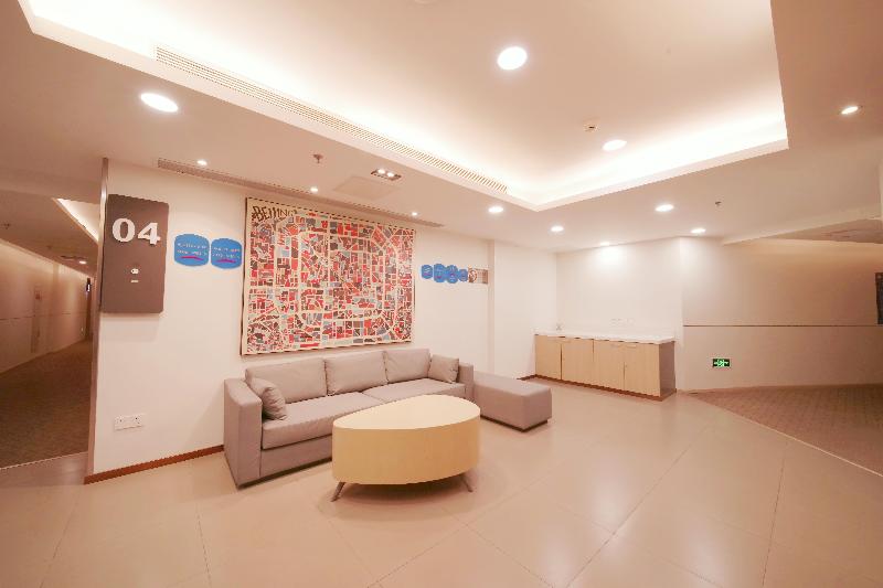 Отель Hanting  Beijing West Railway Station North Square Center