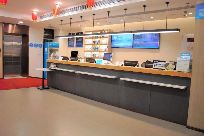 Отель Hanting  Beijing West Railway Station North Square Center