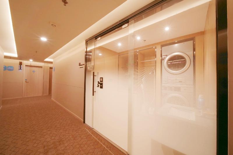 Отель Hanting  Beijing West Railway Station North Square Center