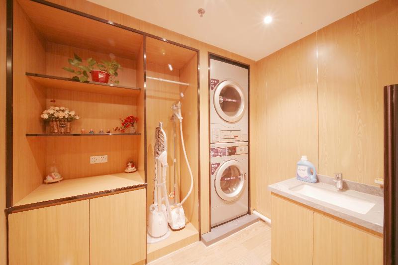 Отель Hanting  Beijing West Railway Station North Square Center