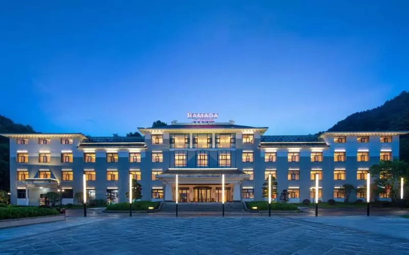 Hotelli Ramada By Wyndham Xianning Xishan Mountain