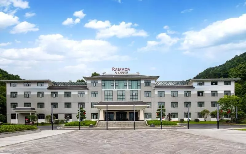 Hotelli Ramada By Wyndham Xianning Xishan Mountain