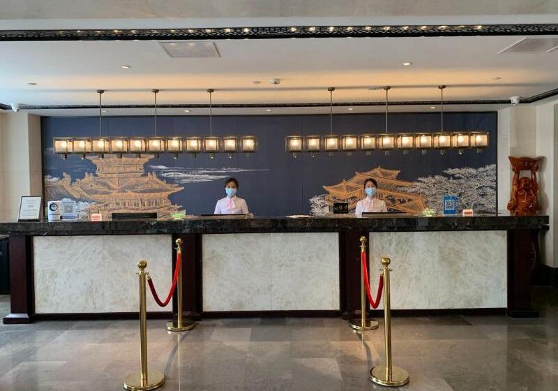 בית מלון כפרי Ramada By Wyndham Xianning Xishan Mountain