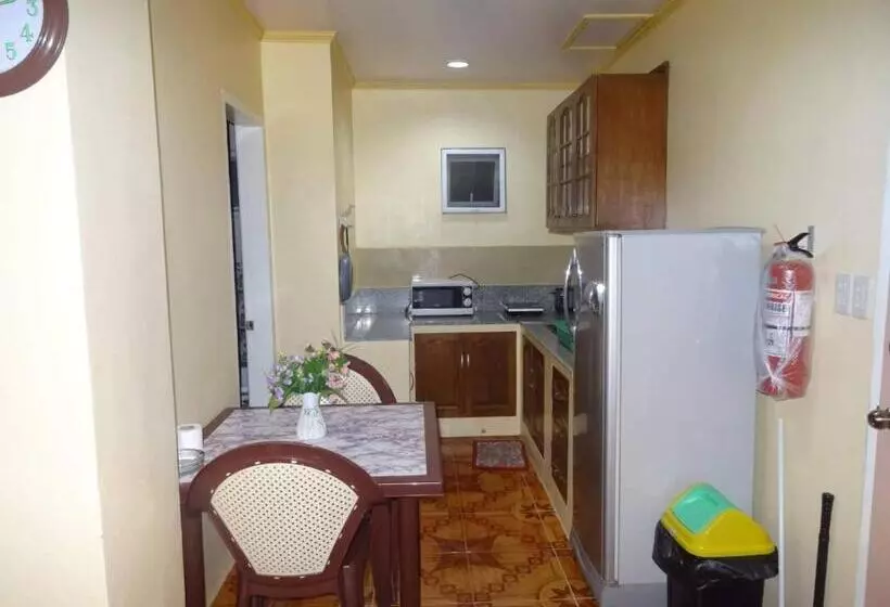 Julz Tropical Apartments