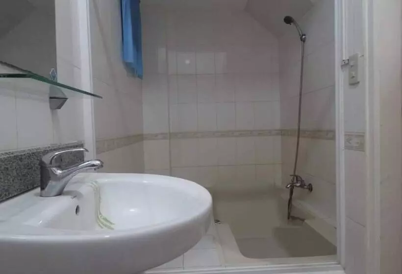 Julz Tropical Apartments