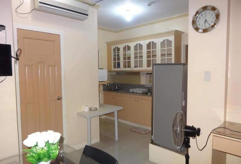 Julz Tropical Apartments