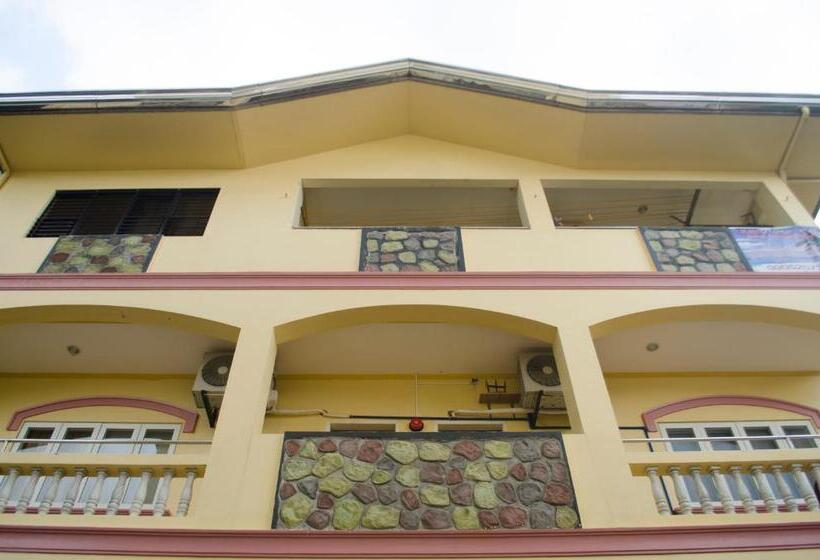 Julz Tropical Apartments