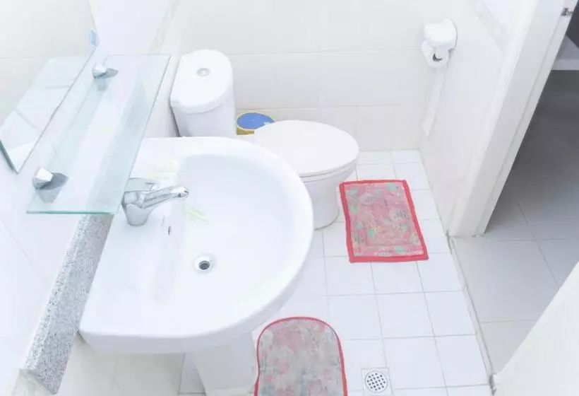 Julz Tropical Apartments