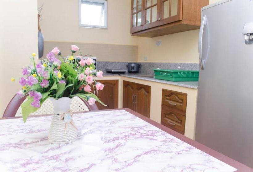 Julz Tropical Apartments