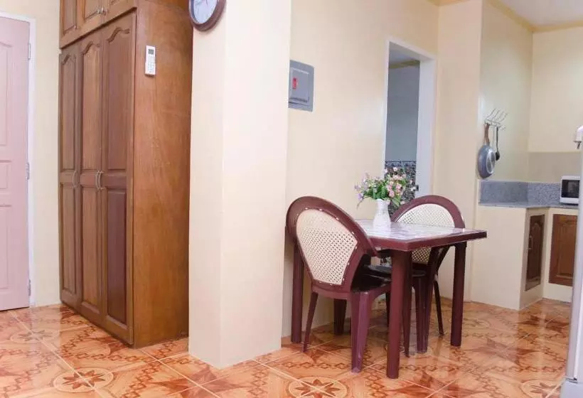 Julz Tropical Apartments