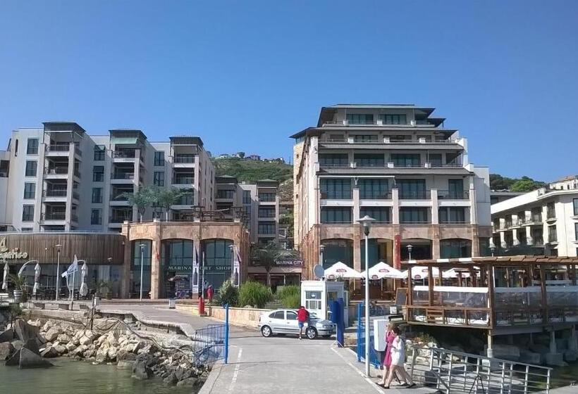 Marina City Panoramic Sea View Apartment