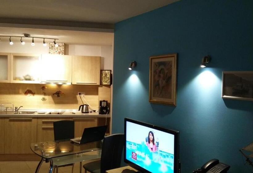 Marina City Panoramic Sea View Apartment