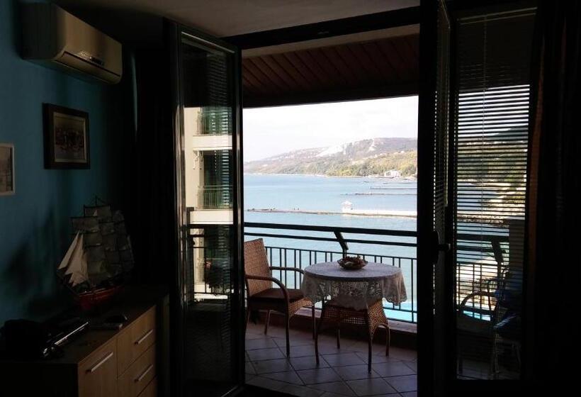 Marina City Panoramic Sea View Apartment