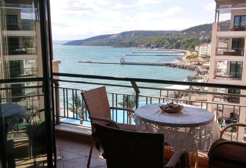 Marina City Panoramic Sea View Apartment