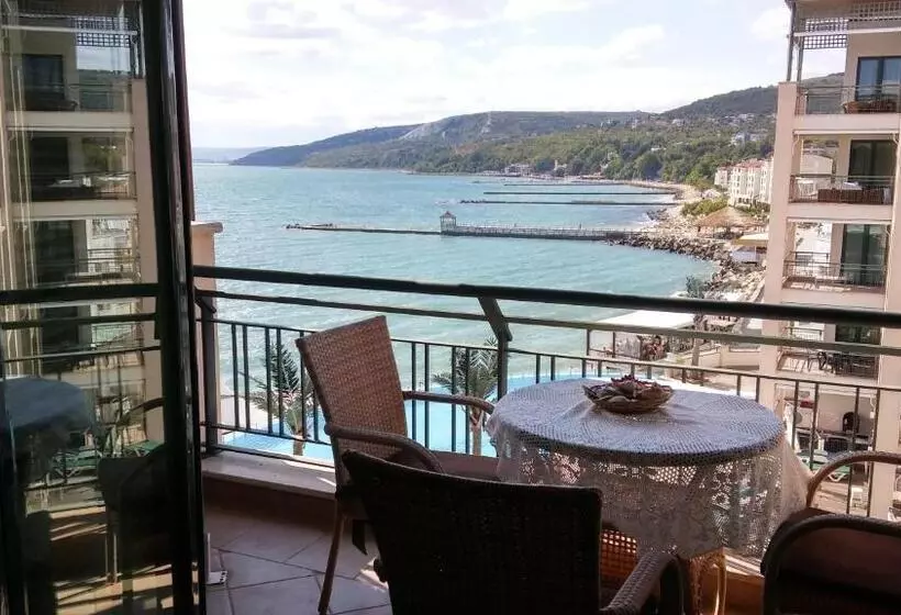 Marina City Panoramic Sea View Apartment