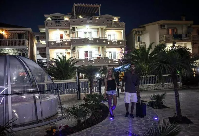 Aparthotel Villa Primafila