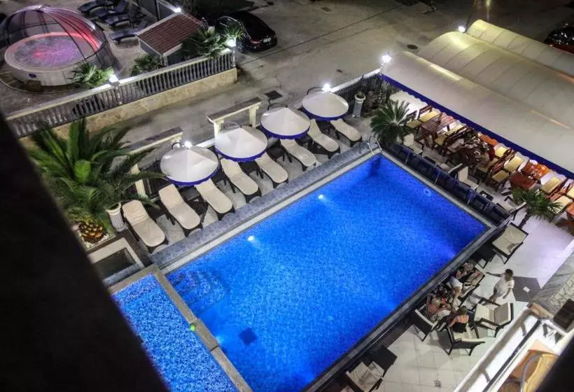 Aparthotel Villa Primafila