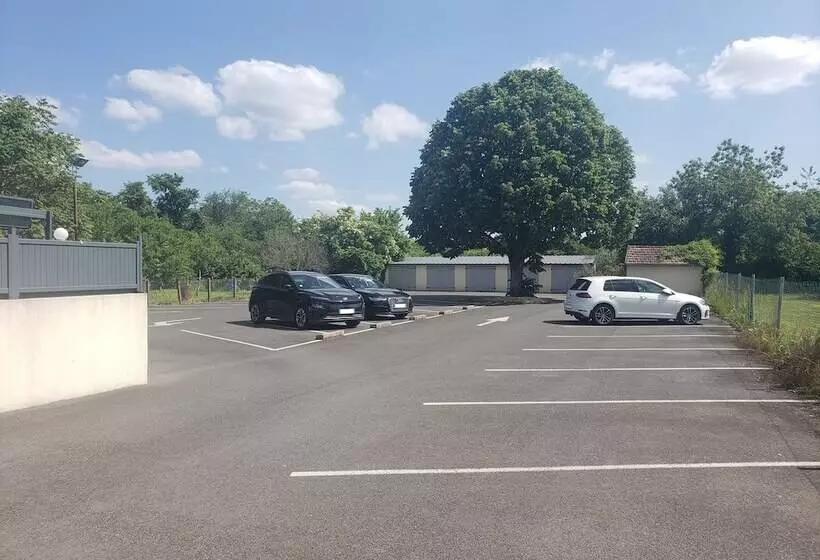 Отель Au Relais Nivernais