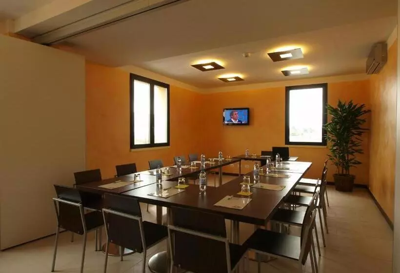 Отель Corte Business