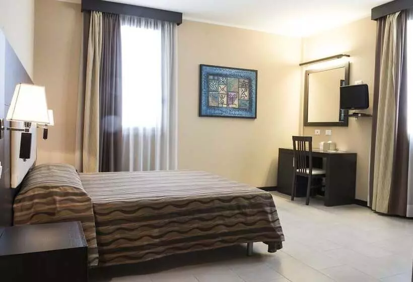 Отель Corte Business