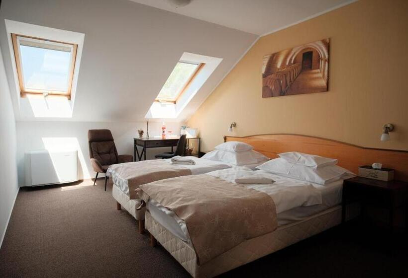 호텔 Diófa Panzió