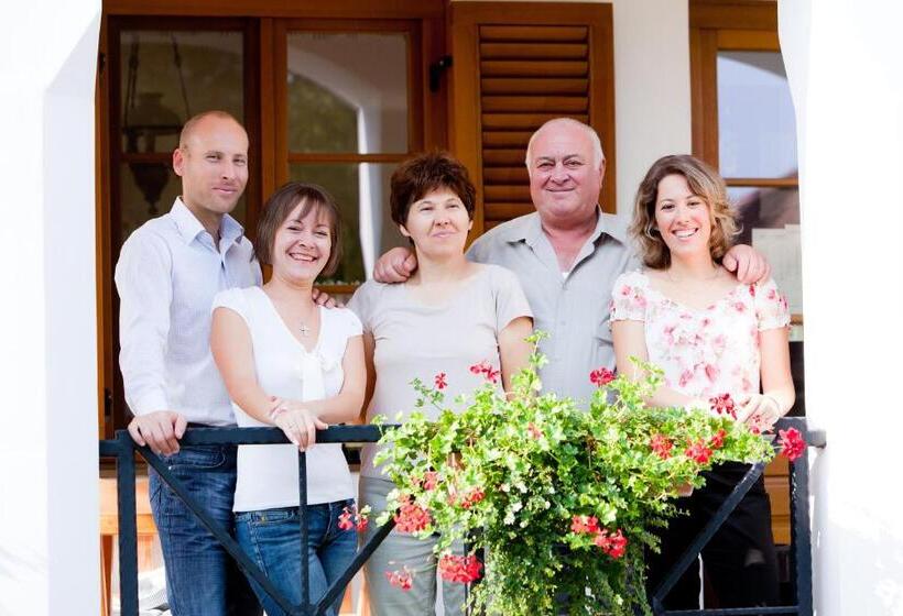 호텔 Diófa Panzió