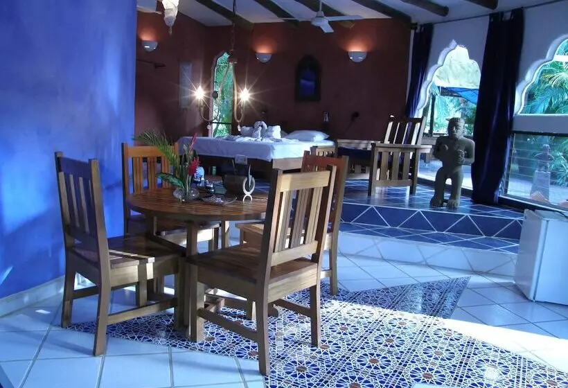 Hotel Flying Crocodile