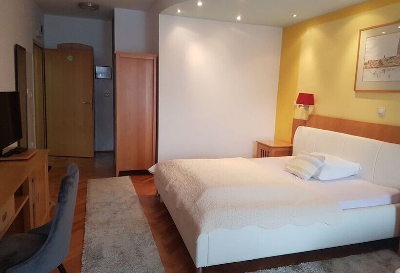 Отель Millennium