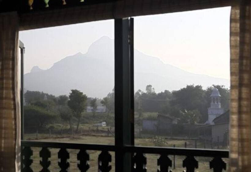 בית מלון כפרי Sparsa Resort Thiruvanamalai